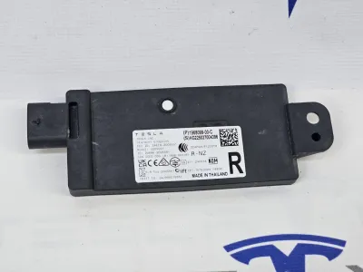 Bluetooth антенна Tesla Model Y 2025