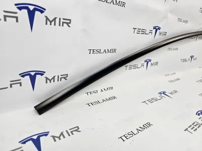 Молдинг кузова боковой наружный верхний правый Tesla Model 3 2024 — фото 2