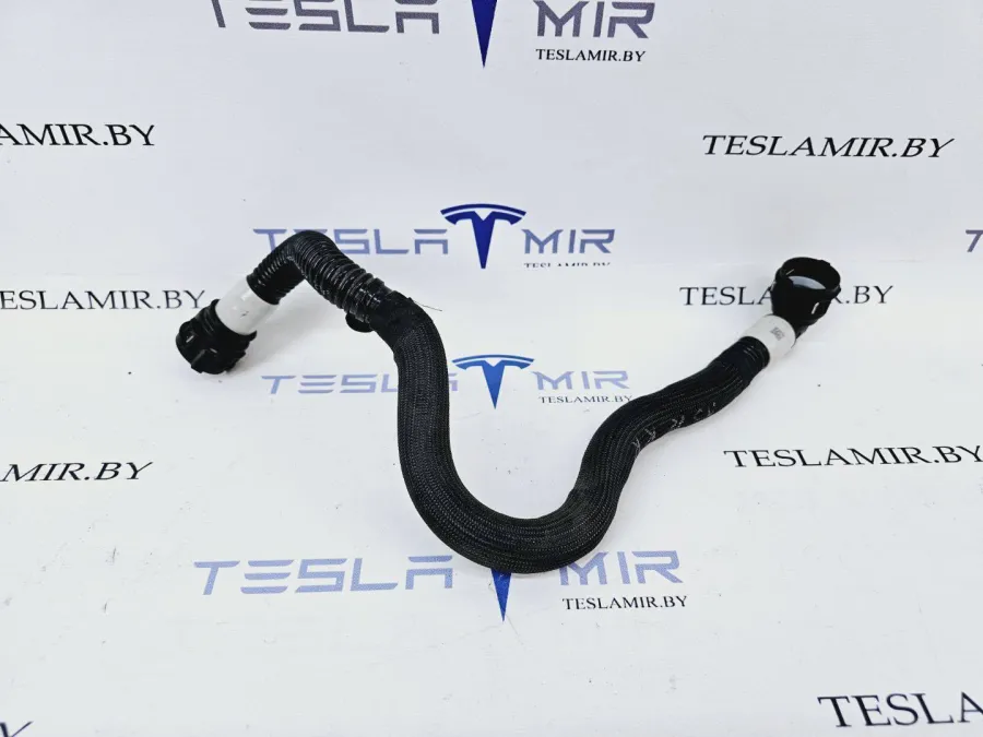 Шланг системы охлаждения заднего мотора Tesla Model 3 2023 — фото 1