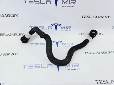 Шланг системы охлаждения заднего мотора Tesla Model 3 2023