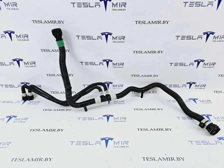 Шланг системы охлаждения теплообменник (Chiller)-батарея Tesla Model 3 2023 — фото 1