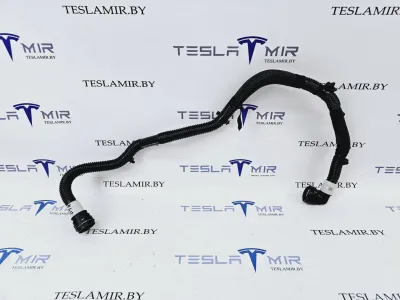 Шланг системы охлаждения заднего мотора Tesla Model 3 2023