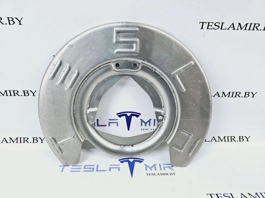 Кожух защитный тормозного диска передний Tesla Model 3 2023 — фото 1