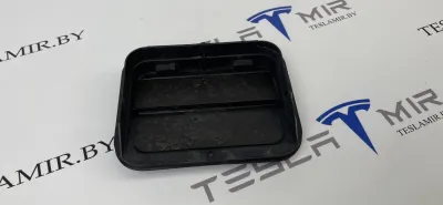 Вентиляционный клапан заднего багажника (жабры) Tesla Model S 2017