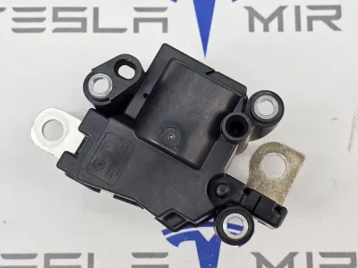 Контактор высоковольтной батареи Tesla Model 3 2023 — фото 3