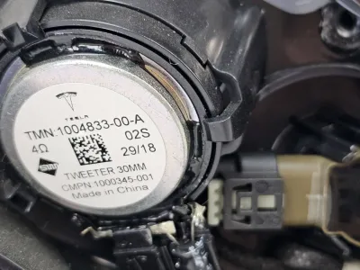 Обшивка двери задней левой Tesla Model X 2018 — фото 6