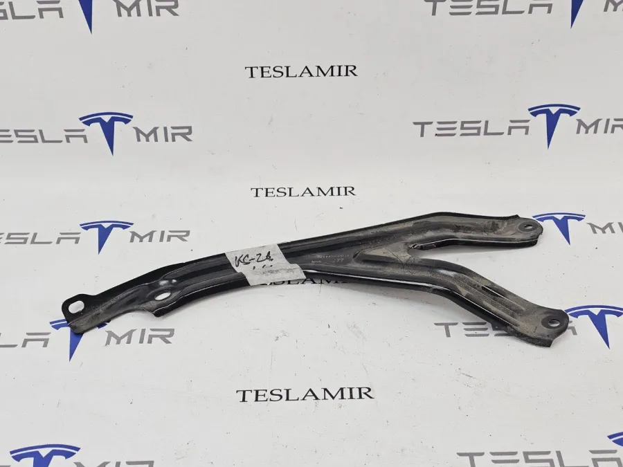Распорка стоек Tesla Model S 2022 — фото 1