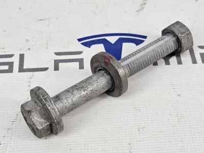 Болт развальный переднего прямого рычага Tesla Model S 2022
