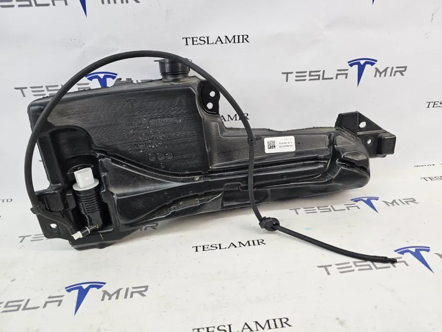Бачок омывателя Tesla Model 3 2025 — фото 1
