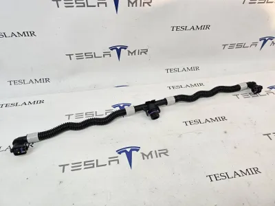 Патрубок системы охлаждения пластиковый Tesla Model 3 2022