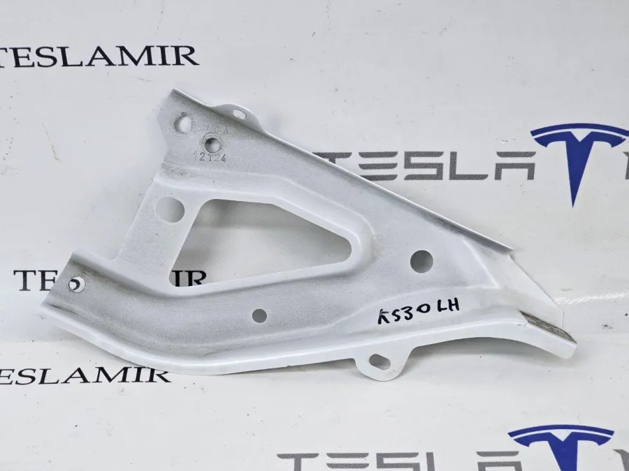 Кронштейн крыла левый Tesla Model Y 2024 — фото 1