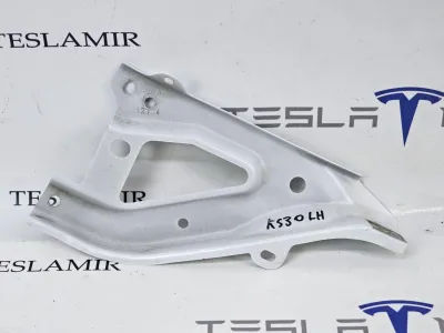 Кронштейн крыла левый Tesla Model Y 2024