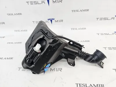 Бачок омывателя Tesla Model 3 2023