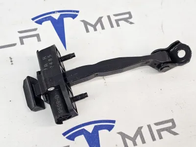 Ограничитель открывания двери задней Tesla Model 3 2024