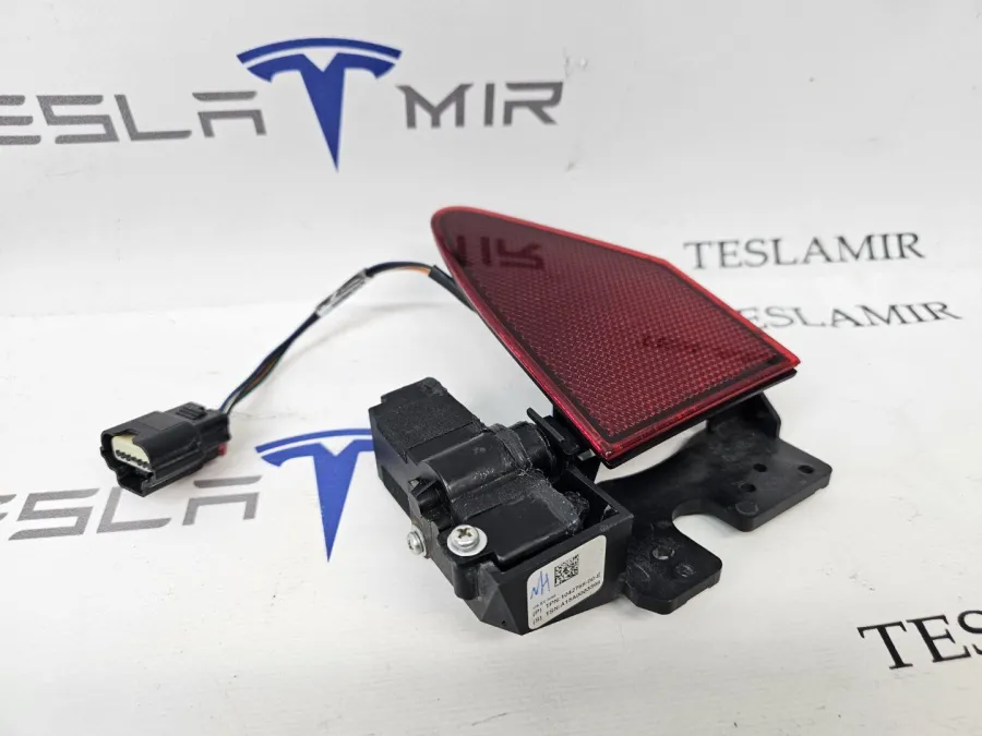 Люк порта зарядки с электроприводом в сборе Tesla Model X 2018 — фото 1