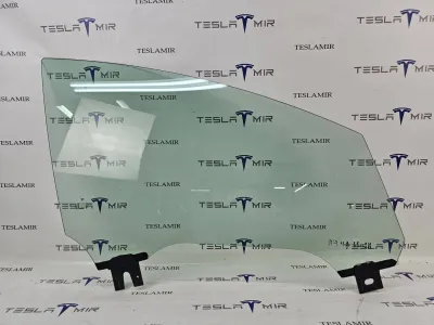 Стекло двери передней правой Tesla Model X 2018