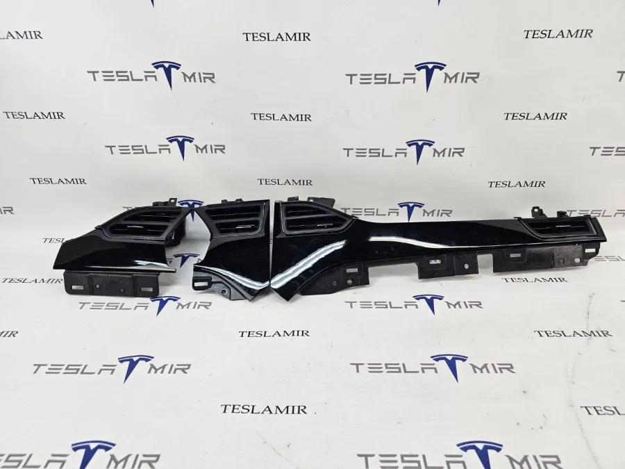 Декоративная накладка центральной консоли Tesla Model X 2018 — фото 1