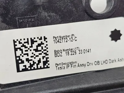 Декоративная накладка центральной консоли Tesla Model X 2018 — фото 6