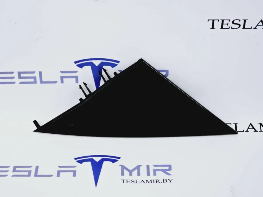 Накладка на зеркало (треугольник) правая Tesla Model 3 2020 — фото 1
