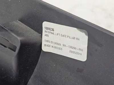 Накладка крышки багажника Tesla Model S 2018 — фото 8