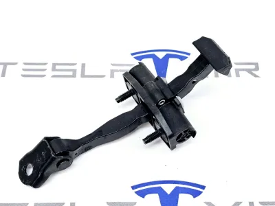Ограничитель открывания двери задней Tesla Model 3 2019 — фото 2