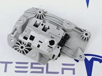 Крючок для одежды Tesla Model Y 2021 — фото 3