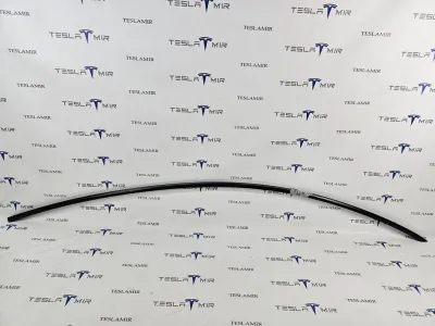Молдинг кузова боковой наружный верхний правый Tesla Model 3 2023