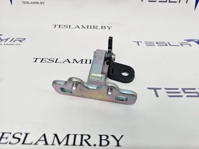 Петля двери задней верхняя правая Tesla Model Y 2021 — фото 2