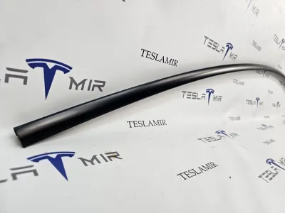 Молдинг кузова боковой наружный верхний правый Tesla Model 3 2023 — фото 2