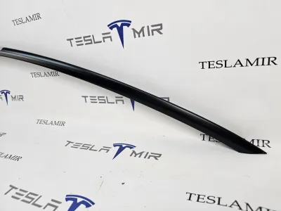 Молдинг кузова боковой наружный верхний правый Tesla Model 3 2023 — фото 3