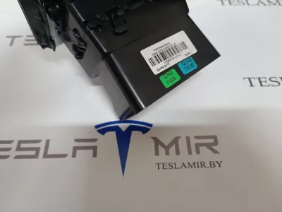 Декоративная накладка центральной консоли Tesla Model S 2019 — фото 3