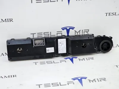 Антенна Tesla Model Y 2025