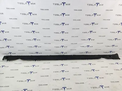 Накладка на порог левая Tesla Model Y 2025