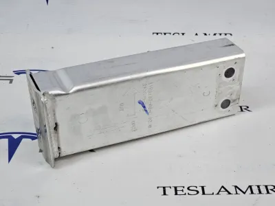 Кронштейн нижнего усилителя переднего бампера Tesla Model Y 2025 — фото 2