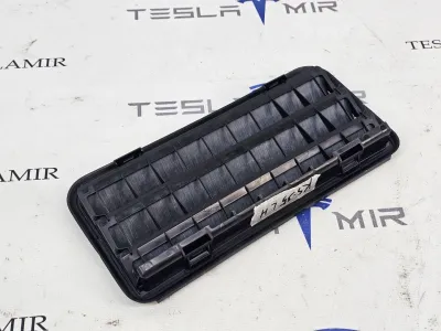 Вентиляционный клапан заднего багажника (жабры) Tesla Model Y 2025
