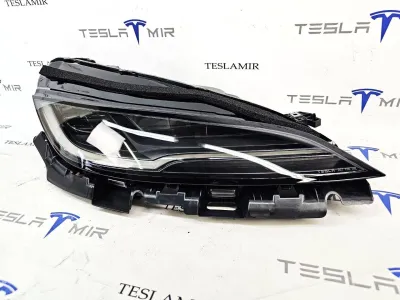 Фара правая Tesla Model 3 2024