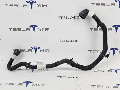Шланг системы охлаждения заднего мотора Tesla Model Y 2025