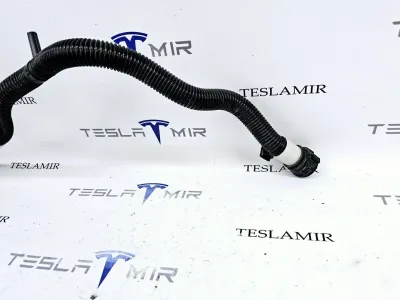 Шланг системы охлаждения теплообменник (Chiller)-батарея Tesla Model Y 2022 — фото 3