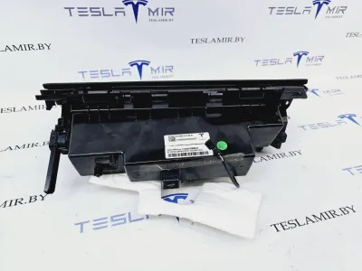 Бардачок Tesla Model S 2022 — фото 3