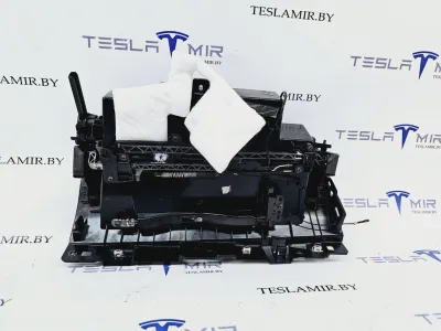 Бардачок Tesla Model S 2022 — фото 4