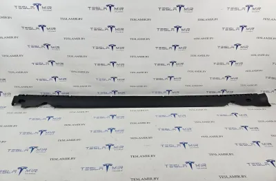 Накладка на порог левая Tesla Model Y 2021