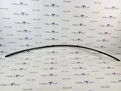 Молдинг кузова боковой наружный верхний правый Tesla Model 3 2024