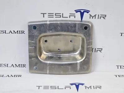 Кронштейн усилителя заднего бампера Tesla Model 3 2024