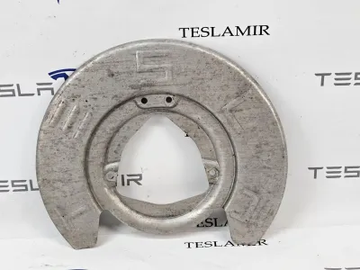 Кожух защитный тормозного диска передний Tesla Model 3 2023