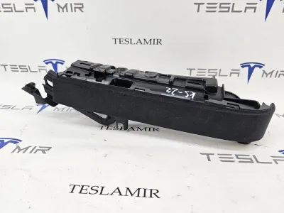 Кронштейн крепления стойки B правый верхний Tesla Model X 2018