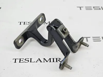 Петля крышки багажника правая Tesla Model Y 2021