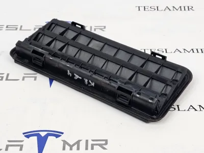 Вентиляционный клапан заднего багажника (жабры) Tesla Model Y 2022 — фото 3