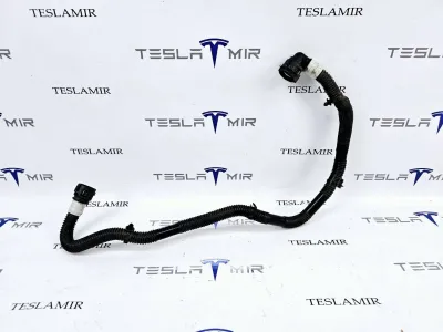 Шланг системы охлаждения заднего мотора Tesla Model 3 2022
