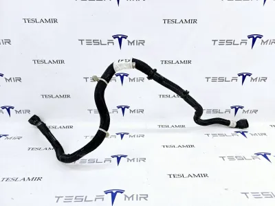 Шланг системы охлаждения заднего мотора Tesla Model 3 2022