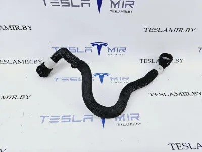 Шланг системы охлаждения заднего мотора Tesla Model 3 2023